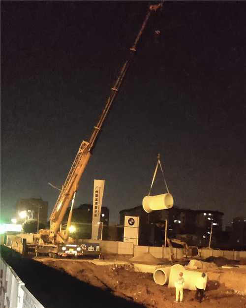 林甸县“弯臂矫正”—— 吊车的 “形变补偿” 技术